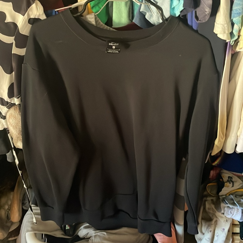 - Black Nike sweatshirt with pockets